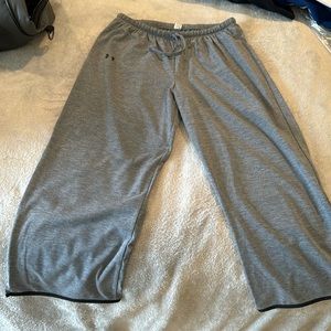 Under Armor women’s cropped sweat pants.